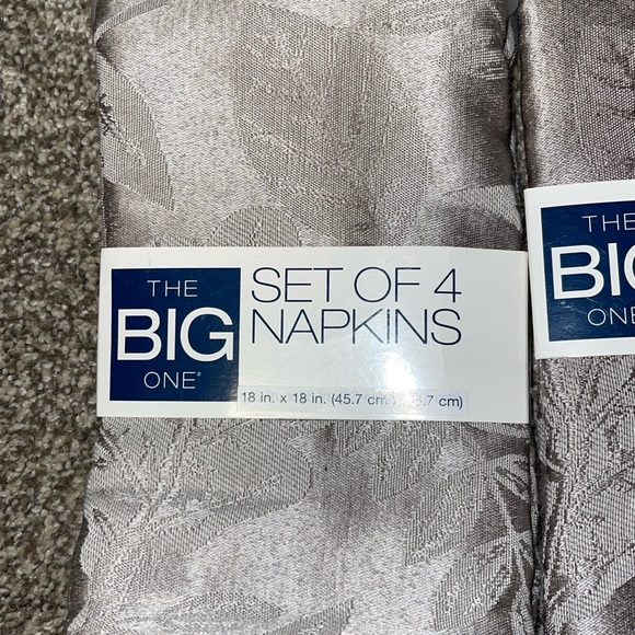 Set of 8 napkins - Leaf Napkins in Gray The Big One - Picture 2 of 6